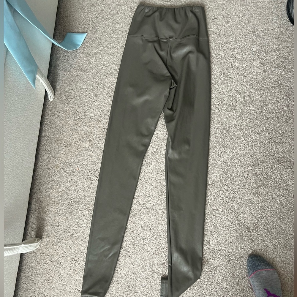 Daria small aritzia leather leggings